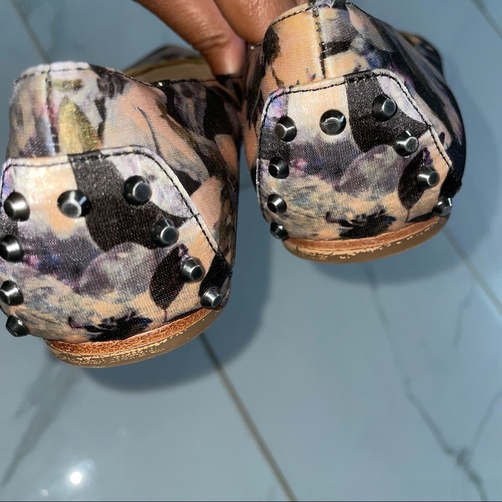 Vince Camuto Floral Flats - Picture 5 of 6